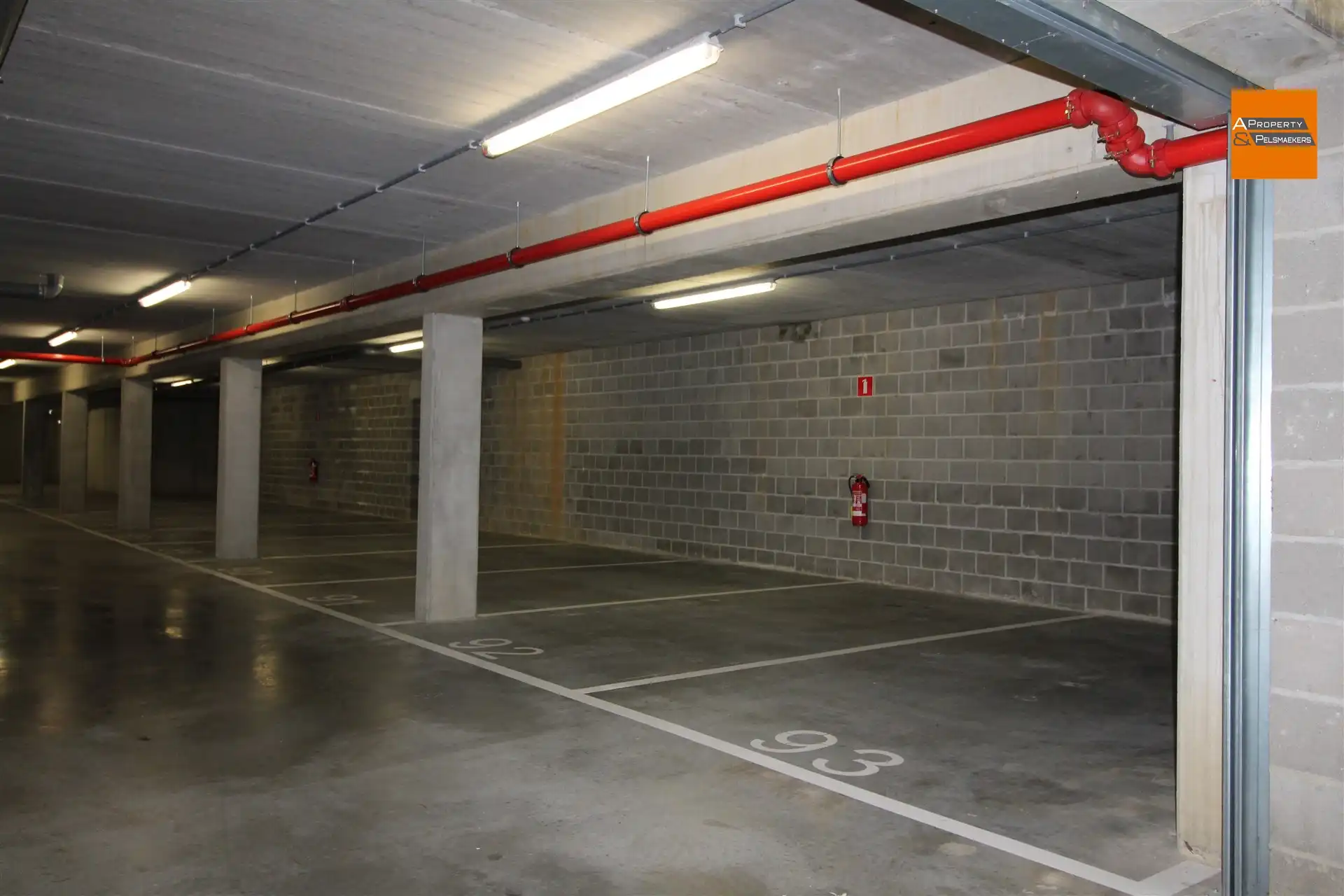 Parking - Binnenstaanplaats foto {{pictureIndex}}