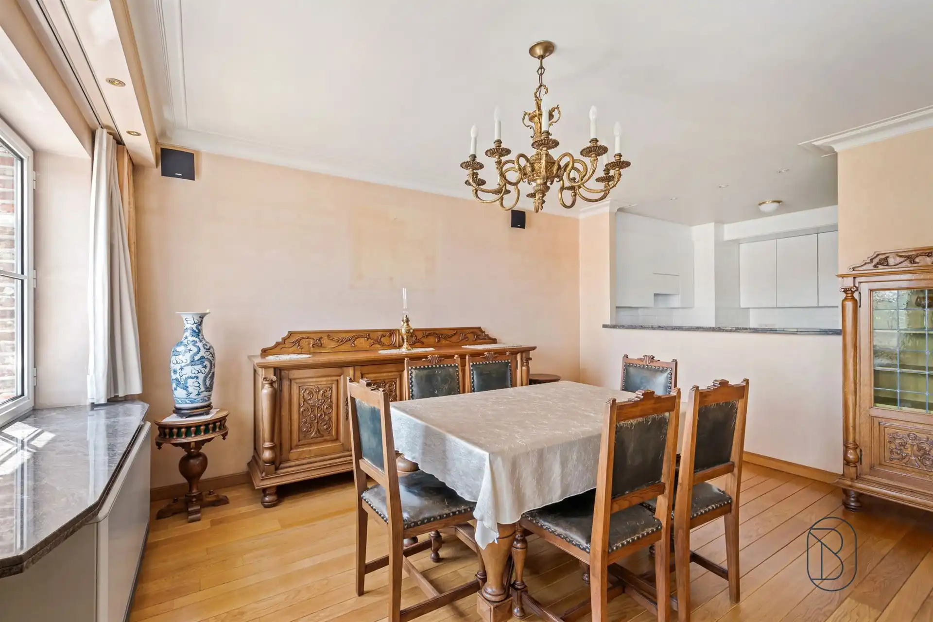 Lichtrijk appartement met 2 SLK en terras op een topligging foto 7