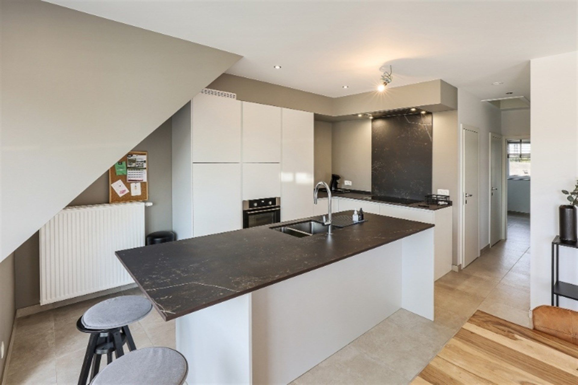 Prachtig recent appartement met 2 slaapkamers in de stadsrand foto 5