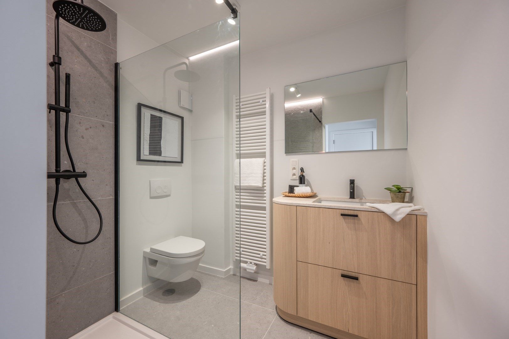 Luxueus gerenoveerd appartement met 3 slpks.  foto 11