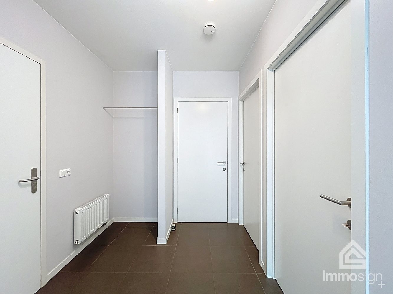 Ruim gelijkvloers appartement (118 m²) in hartje Bree met ruim terras (53 m²), grote kelderberging en extra brede staanplaats foto 17