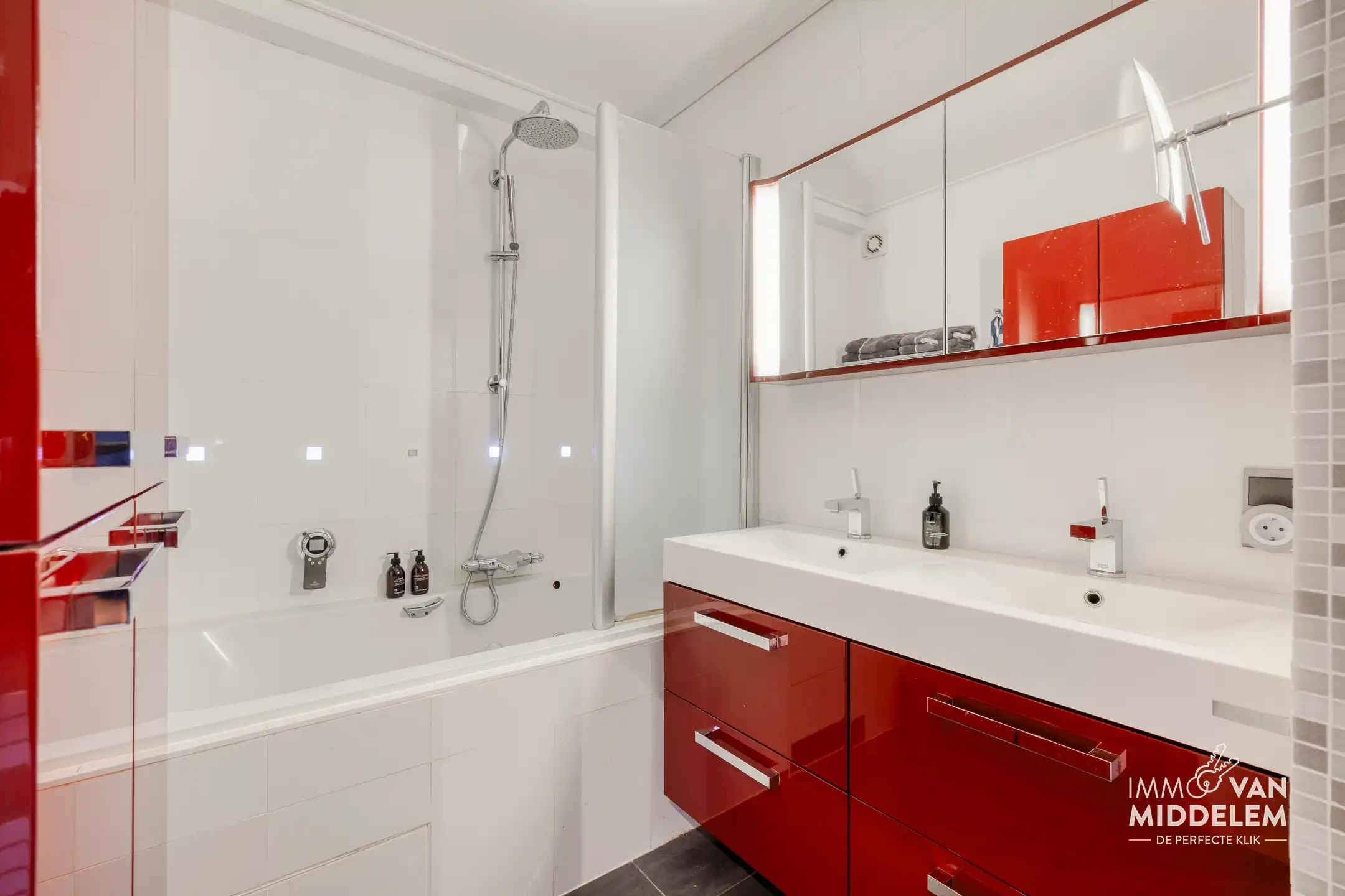 INSTAPKLAAR 2-SLAAPKAMER APPARTEMENT MET TUIN EN GARAGE foto 9