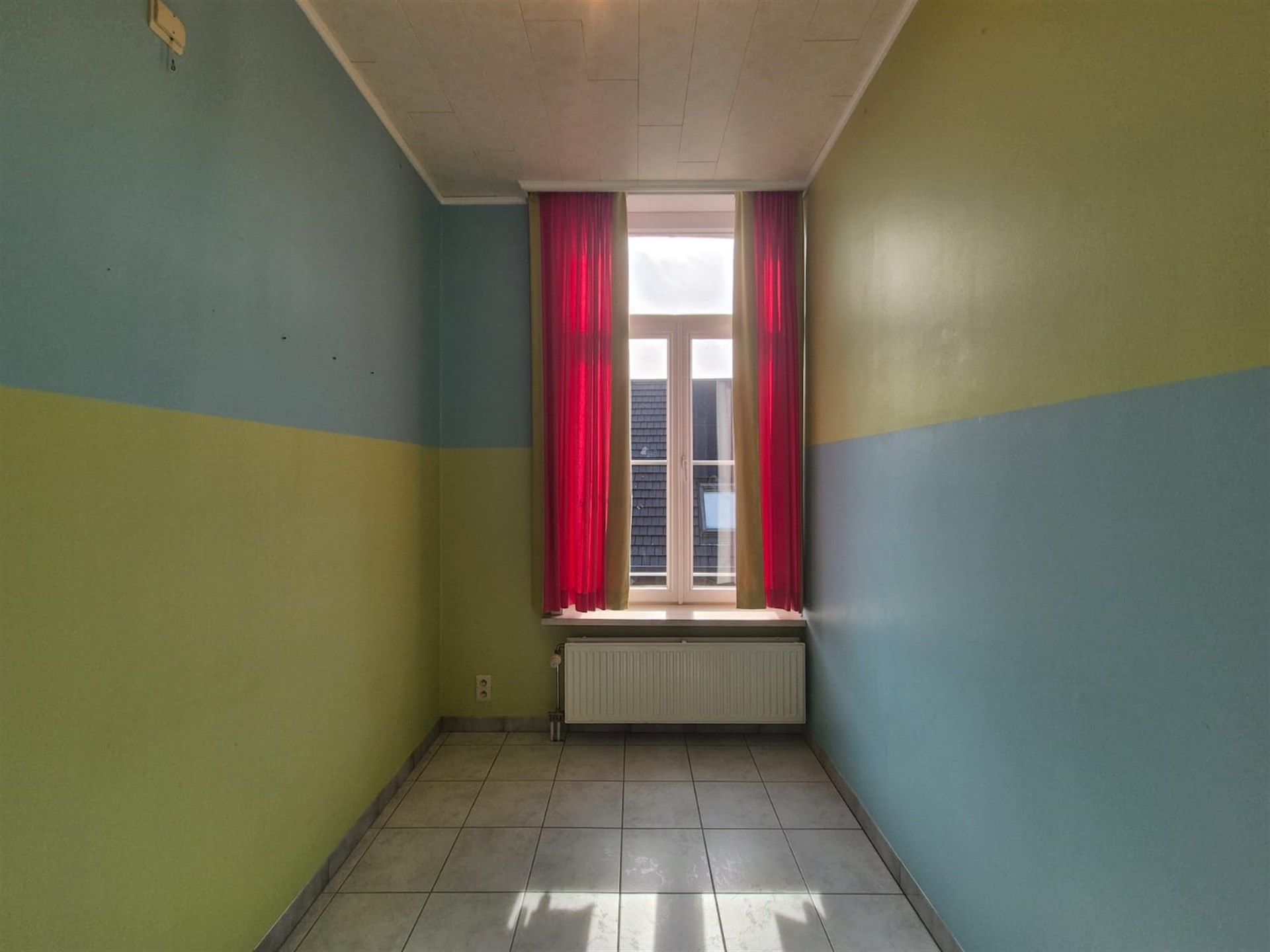 Zeer centraal en rustig gelegen, zeer ruim duplexappartement op de eerste verdieping met privéparking voor 2 wagens. foto 20