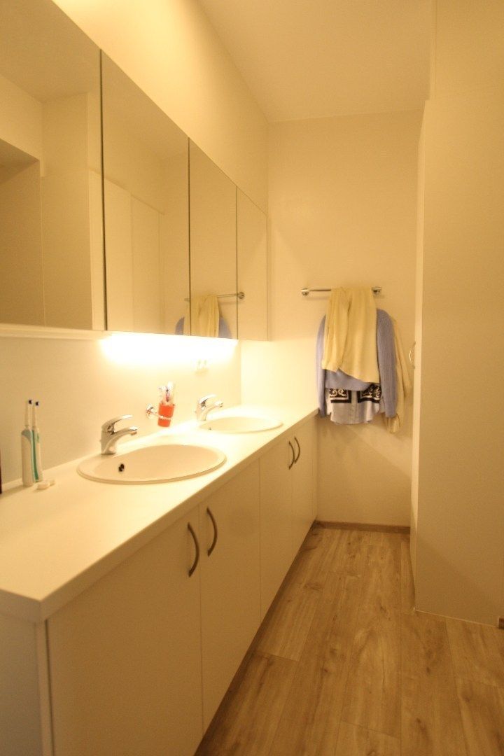 Lichtrijk duplex appartement in gerenoveerde burgerwoning  foto 5