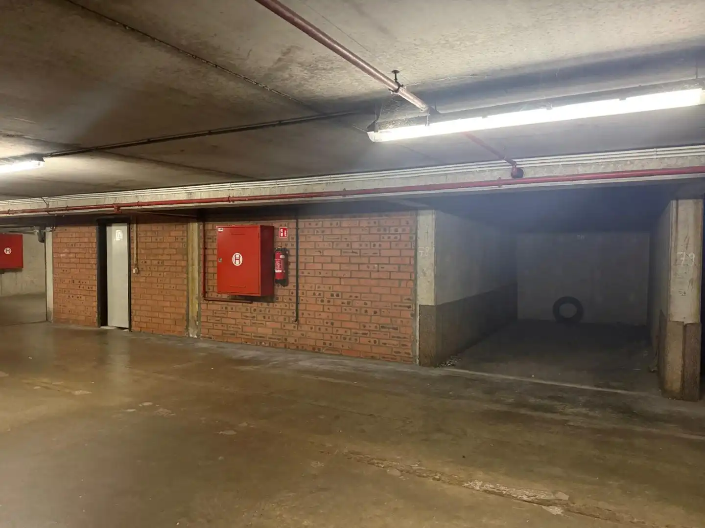 ONDERGRONDSE PARKEERPLAATS VLAKBIJ ZEEDIJK foto 2