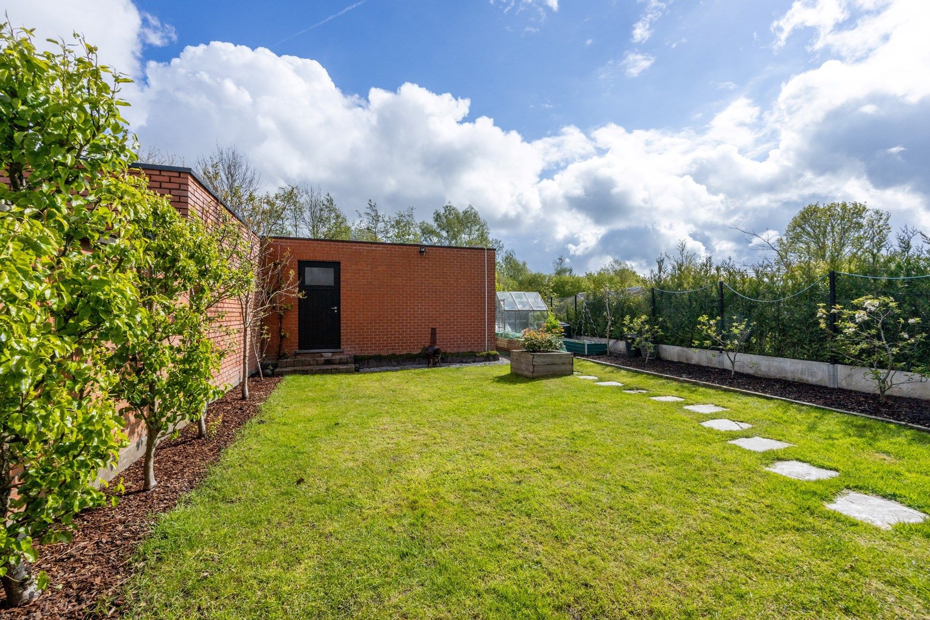 CHARMANTE WONING MET UITWEG EN DUBBELE GARAGE foto 22