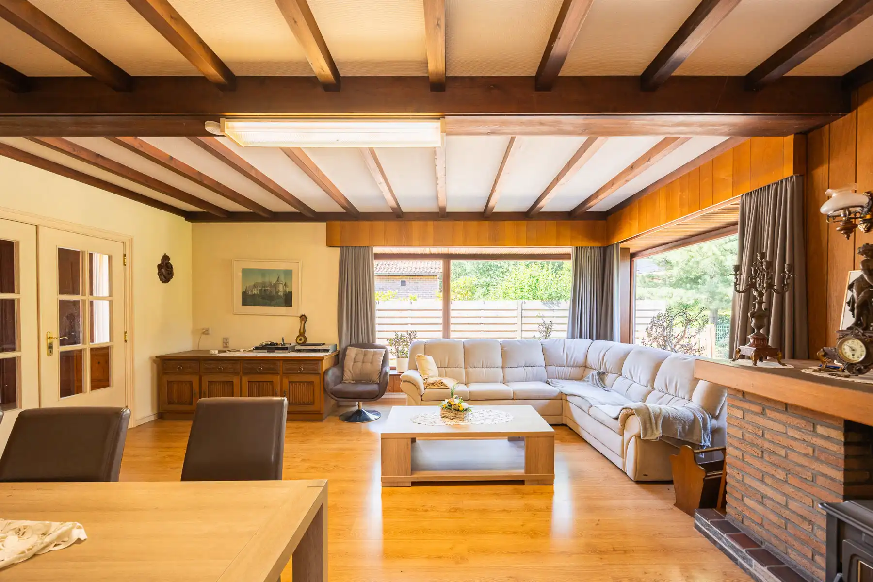 Bungalow op toplocatie met grote loods foto 7