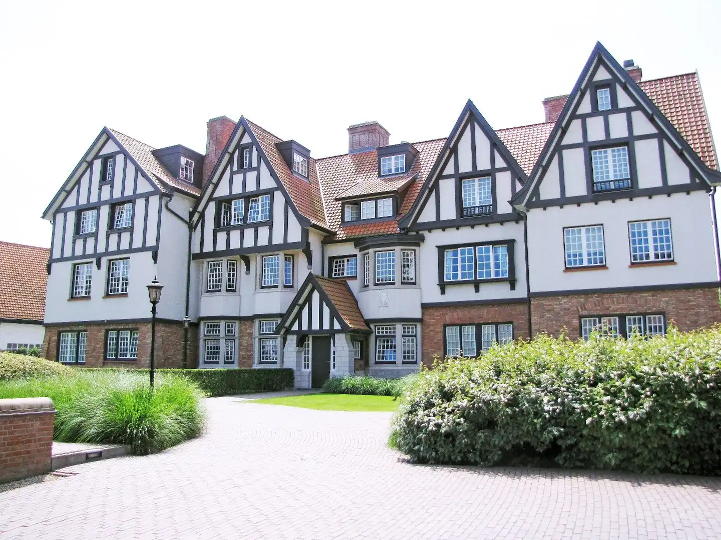 GARAGEBOX IN HET ZOUTE foto {{pictureIndex}}