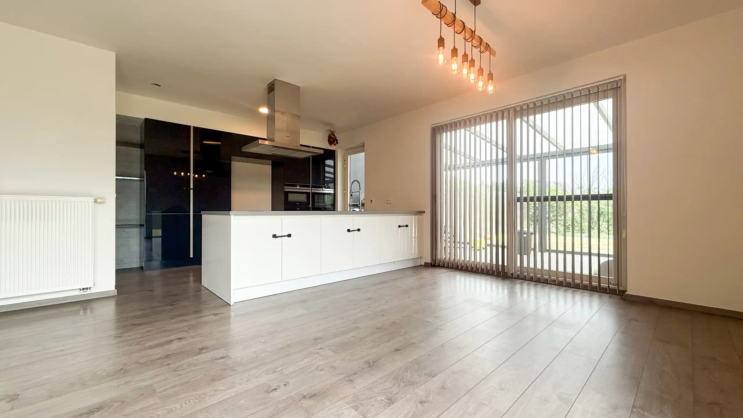 Recente halfopen woning met 3slpks, veranda en ruime tuin! foto 7