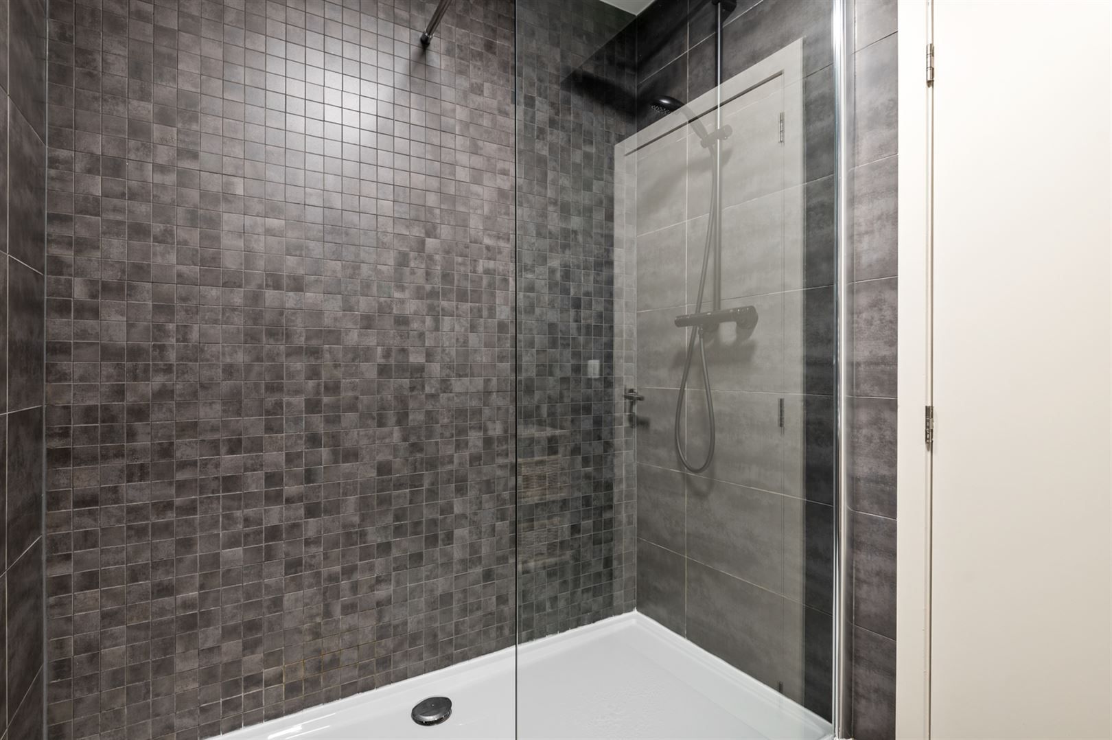 Recent gerenoveerd appartement ca. 88m2 met 2 slaapkamers en terras. foto 11