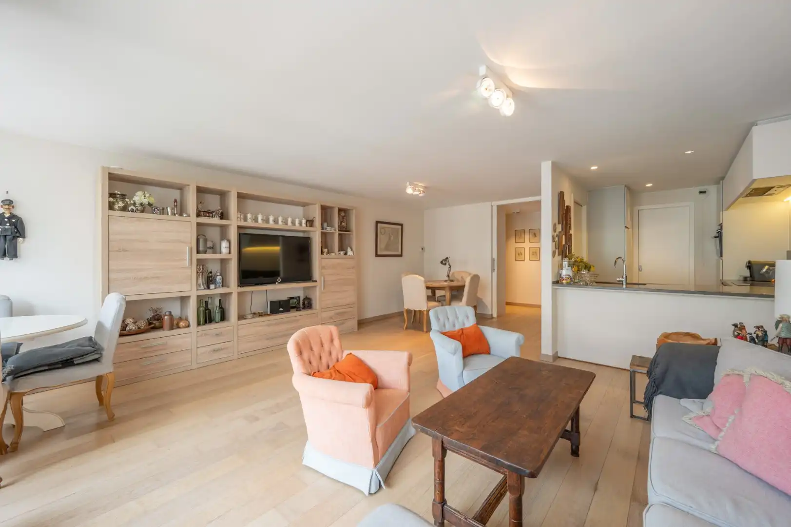 Ruim recent appartement met terras op centrale gegeerde ligging in het Zoute (Dumortierlaan) foto 6