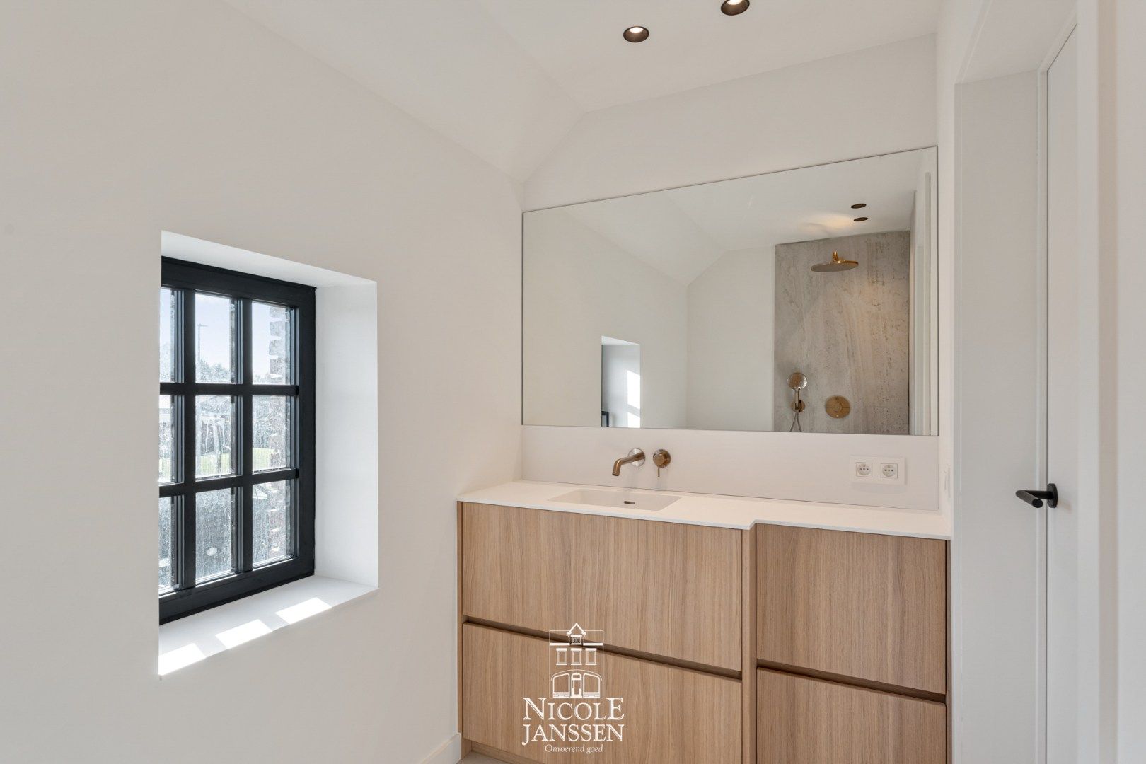 Nieuwbouwwoning van 216m² foto 16