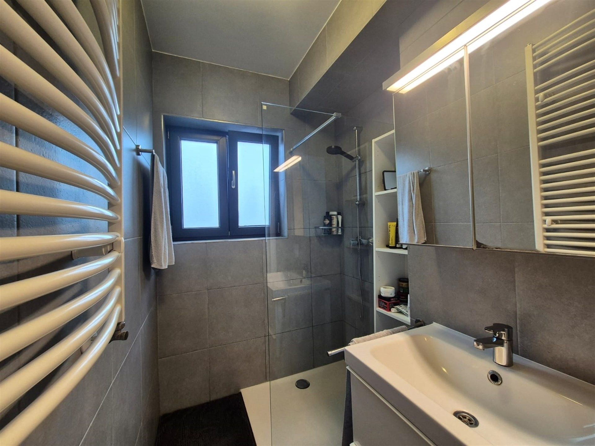 Gunstig gelegen 2 slaapkamer appartement. foto 15