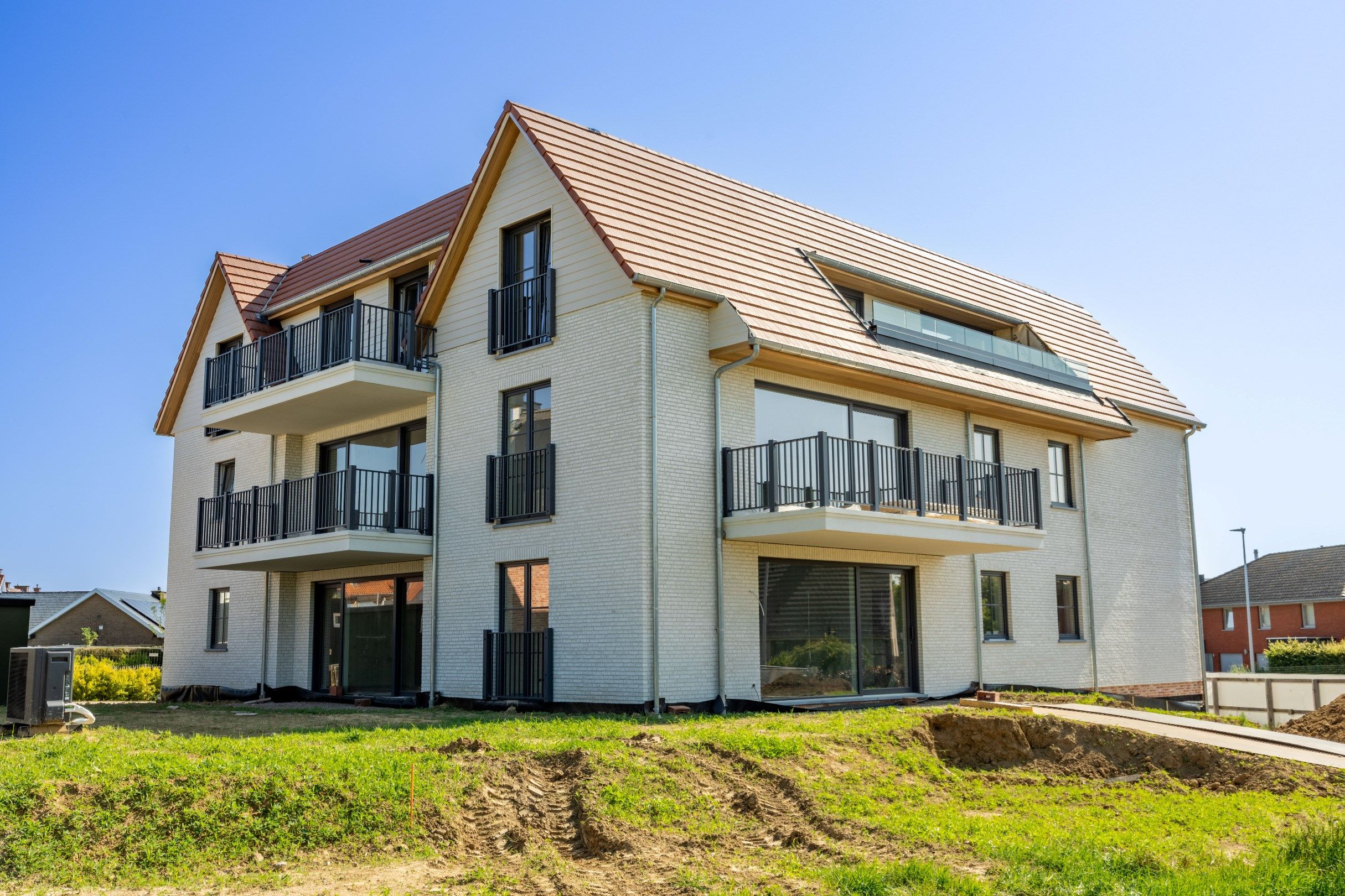LUXUEUS NIEUWBOUWAPPARTEMENT MET ZONNIG TERRAS foto {{pictureIndex}}