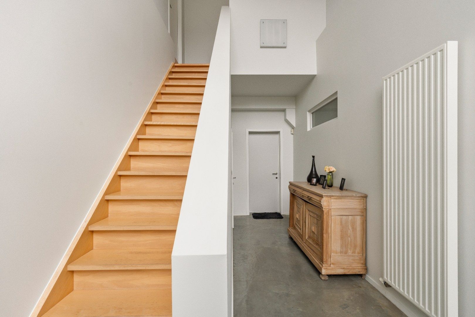 Prachtige woning met 4 slaapkamers en ruim magazijn op bedrijventerrein. foto 9