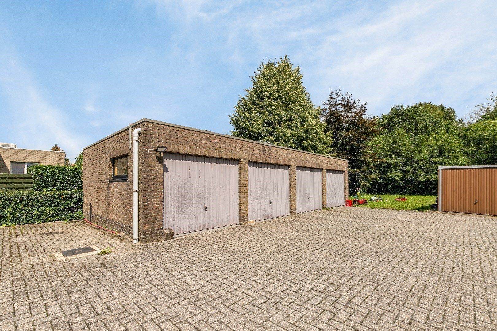 Goed gelegen handelspand, 277m², 2 garageboxen, E-label B foto 32