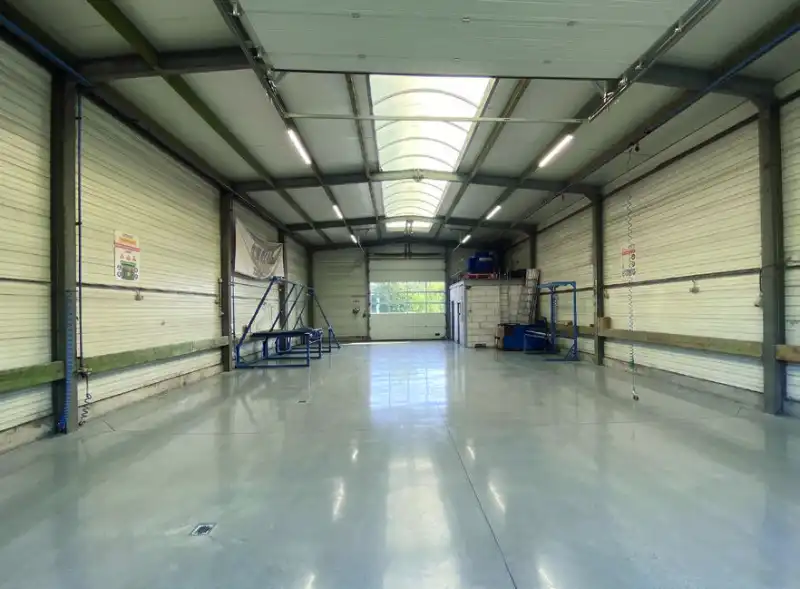TE KOOP: Bedrijfssite met magazijnen, kantoren en buitenopslag in Tessenderlo-Ham foto 5