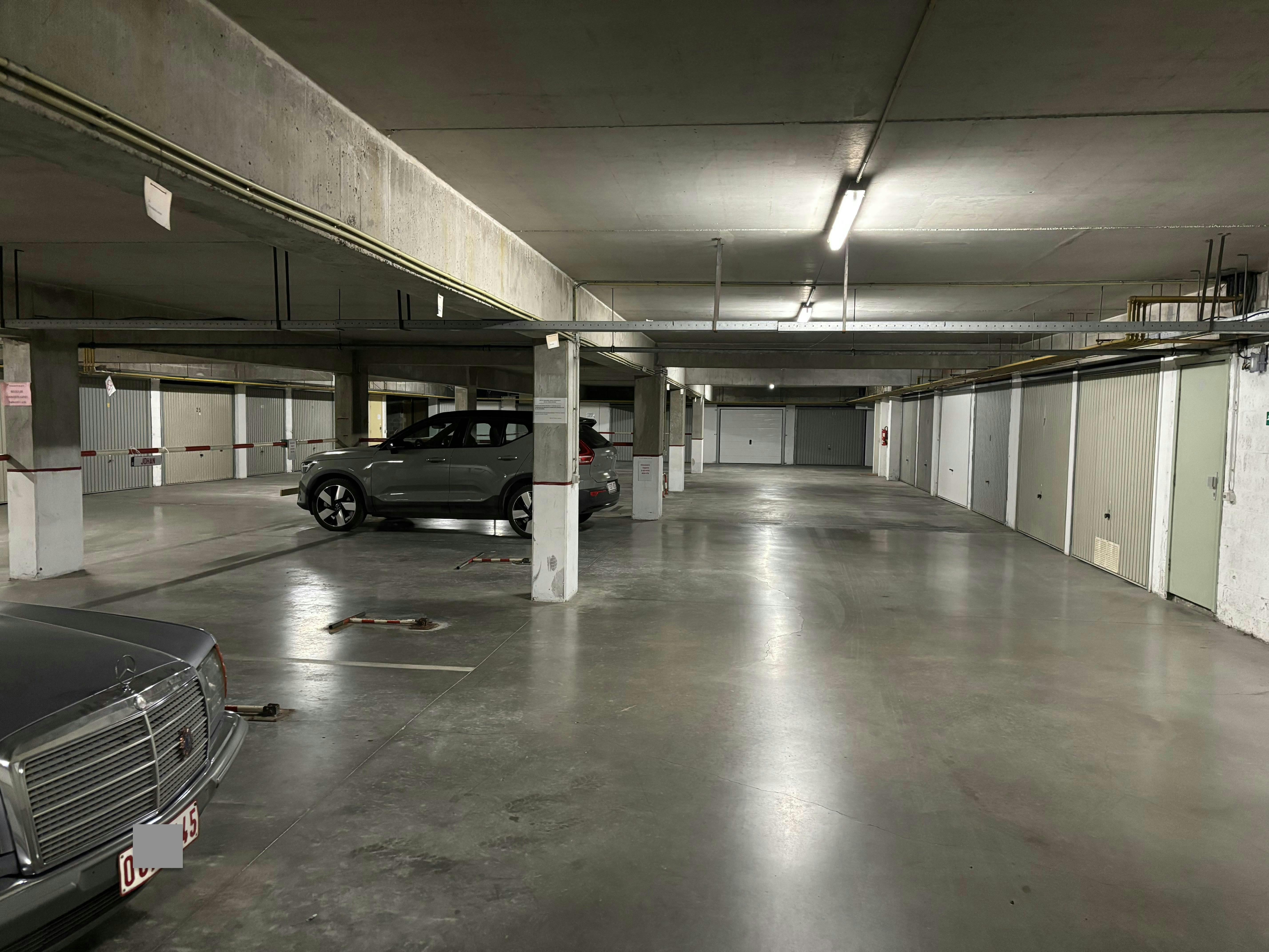 Centraal gelegen garagebox foto 6