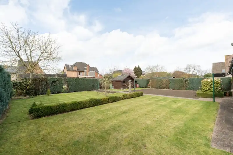 --- NIEUW --- Op te frissen ruime landelijke woning te Drongen! foto 3