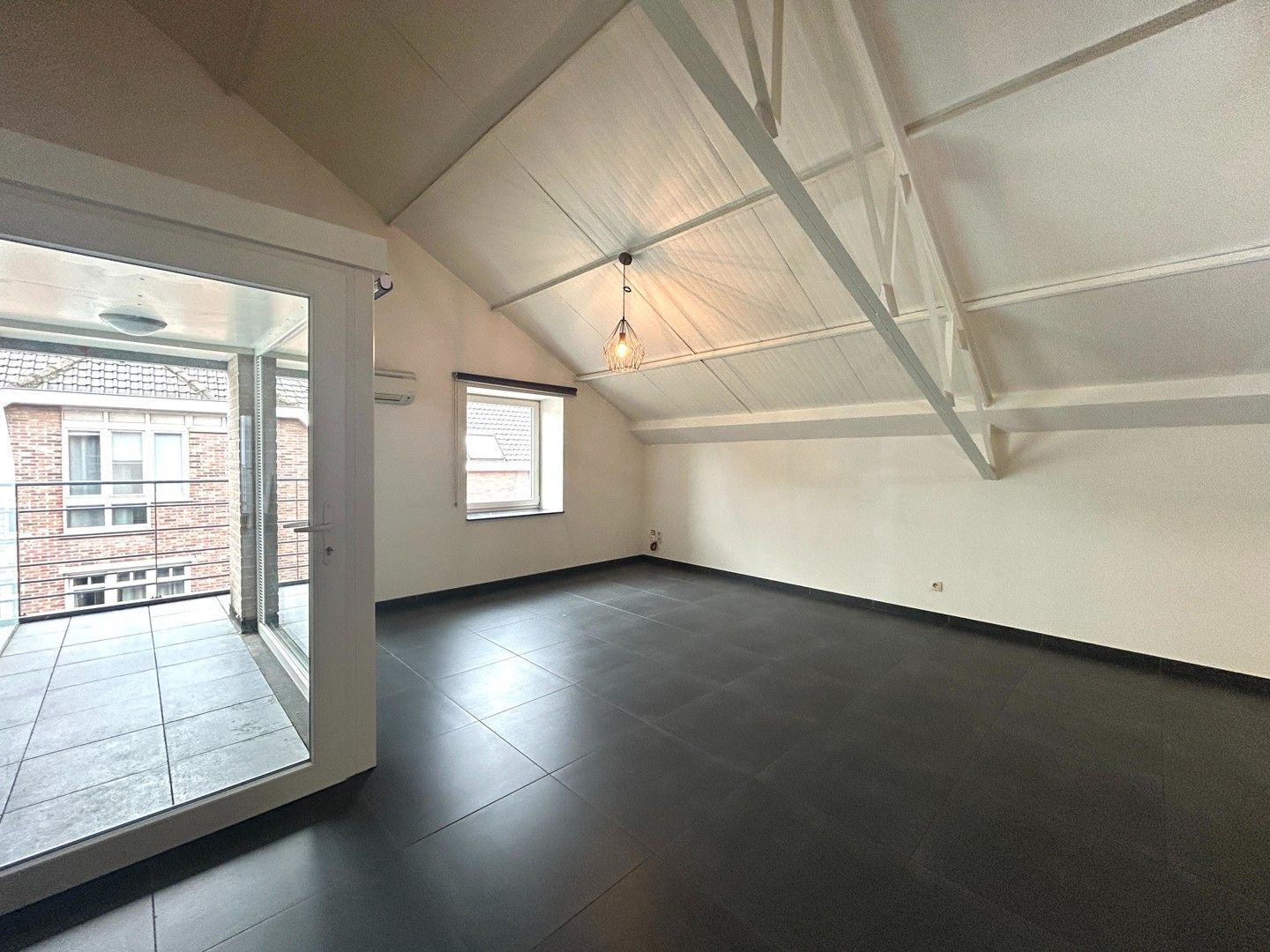 Instapklaar appartement nabij centrum Oostrozebeke! foto 5