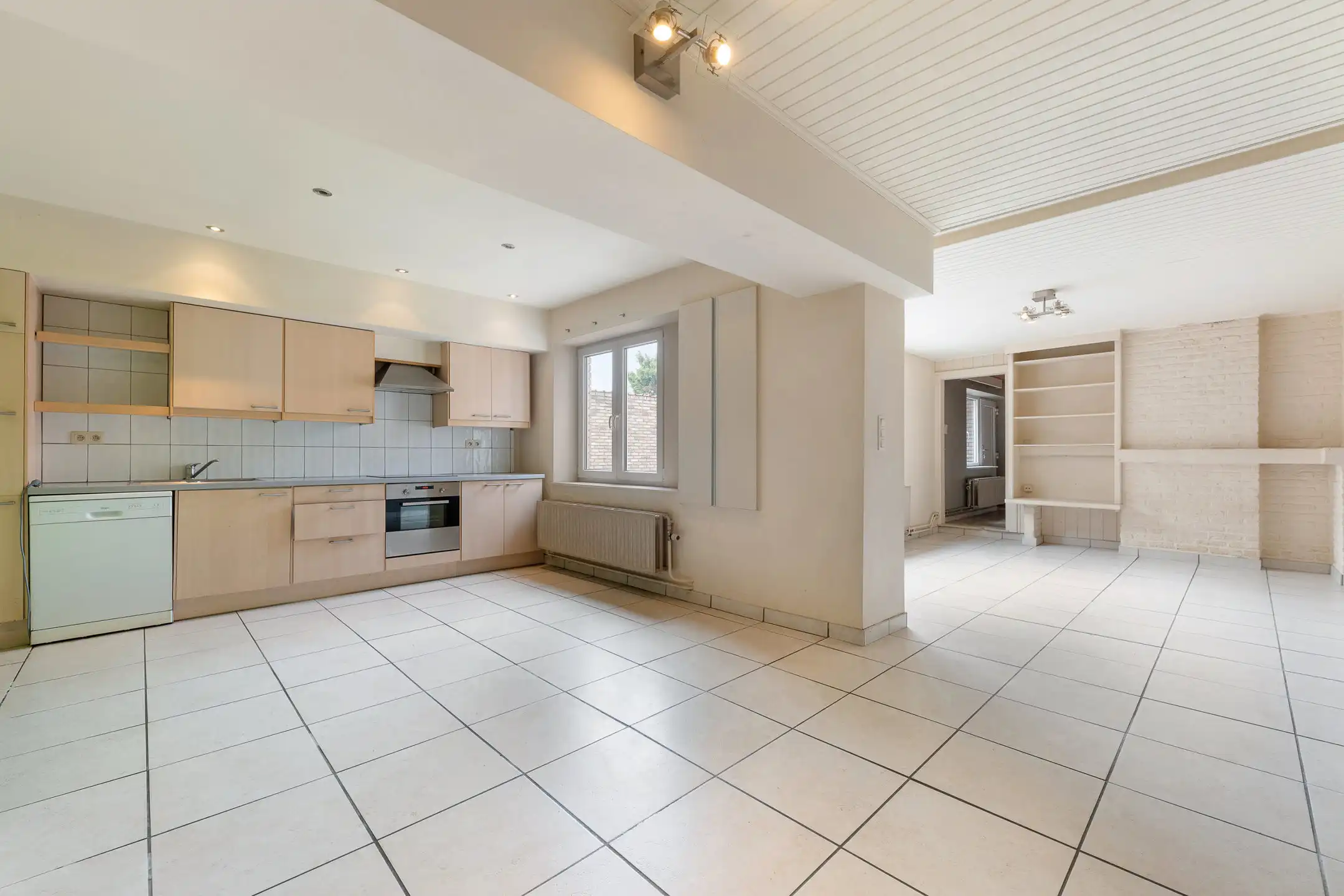 Woning met 315m2 bewoonbare opp. te Zussen foto 2