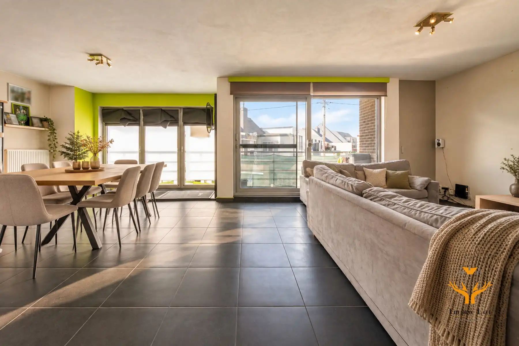 Instapklaar appartement met twee slaapkamers en terras foto 5