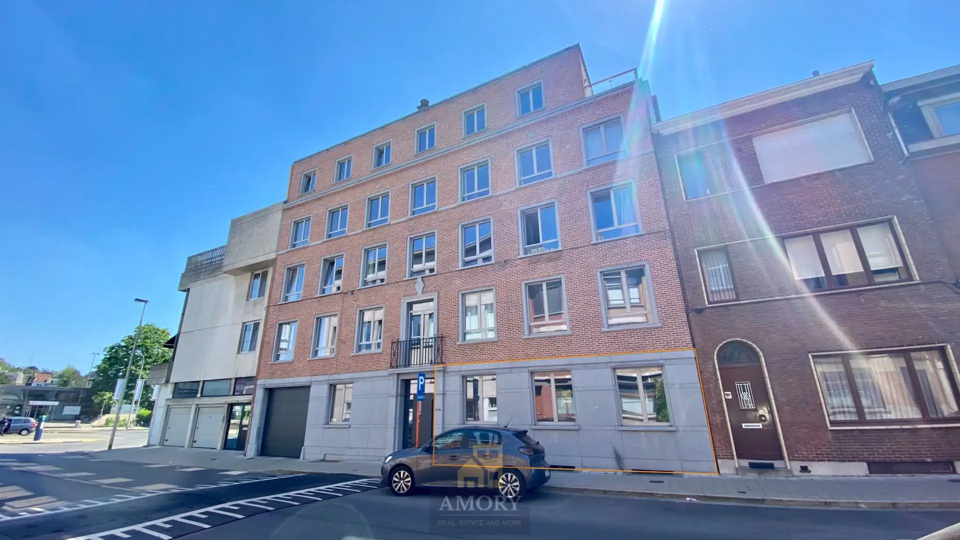 Ruim, charmant 2 slpk-app met terras nabij Gent St. Pieters + GARAGE foto {{pictureIndex}}