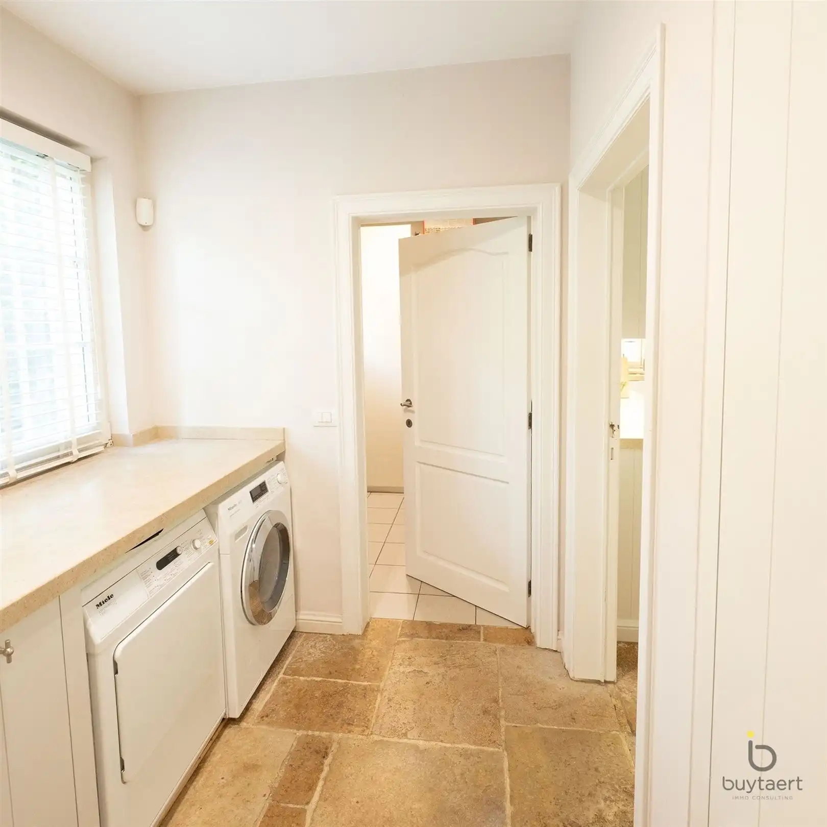 EXCLUSIEF: stijlvolle villa met een tijdloze inrichting op een toplocatie te Schilde! foto 32