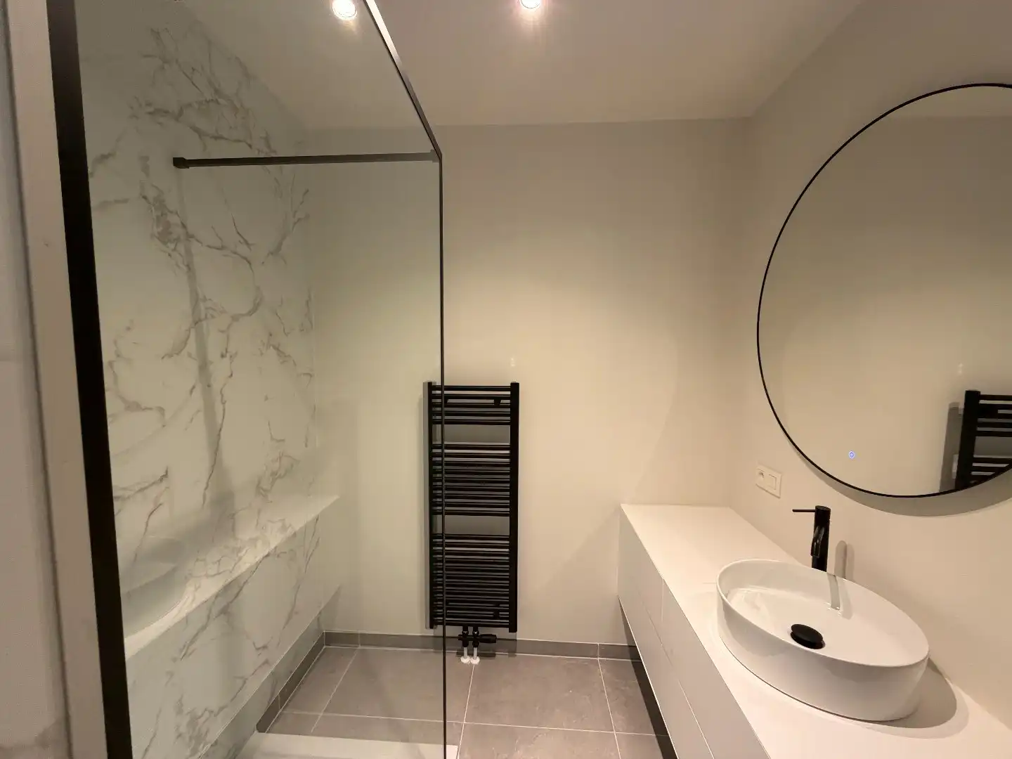 Gerenoveerd appartement met 2 slaapkamers, zonnig terras, kelderberging in Kortrijk foto 5