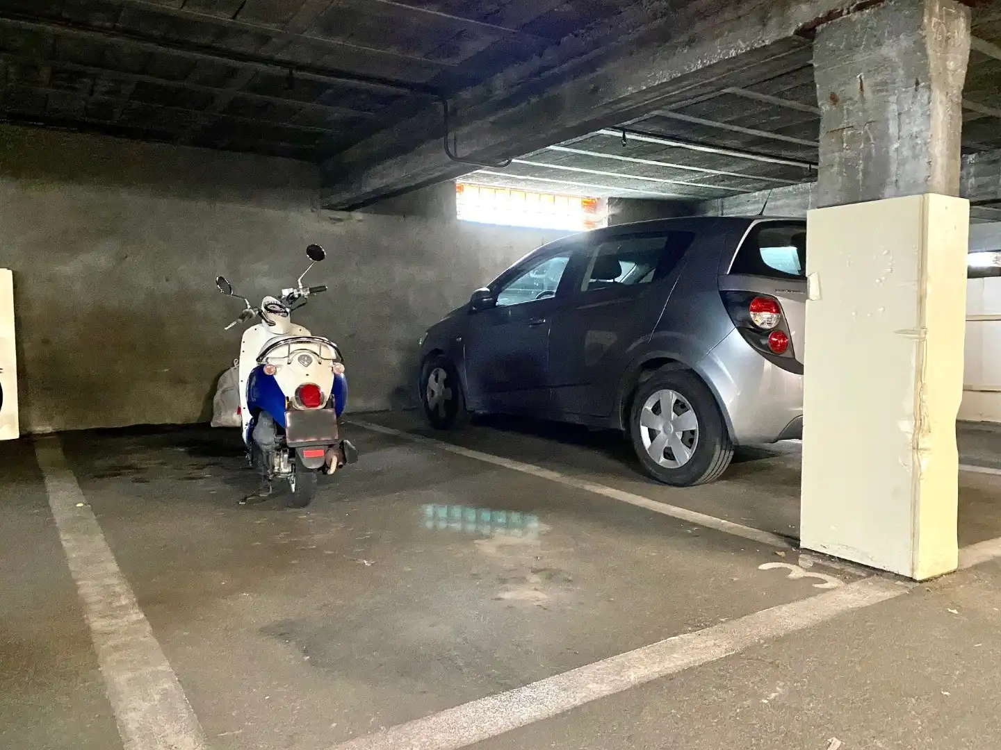 Ruim en lichtrijk appartement met 2 slaapkamers en autostaanplaats te huur in Kuurne! foto 11
