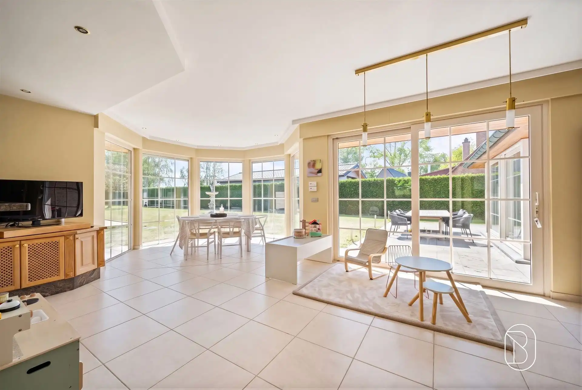 Perfect onderhouden grote villa op 3000m2. foto 17