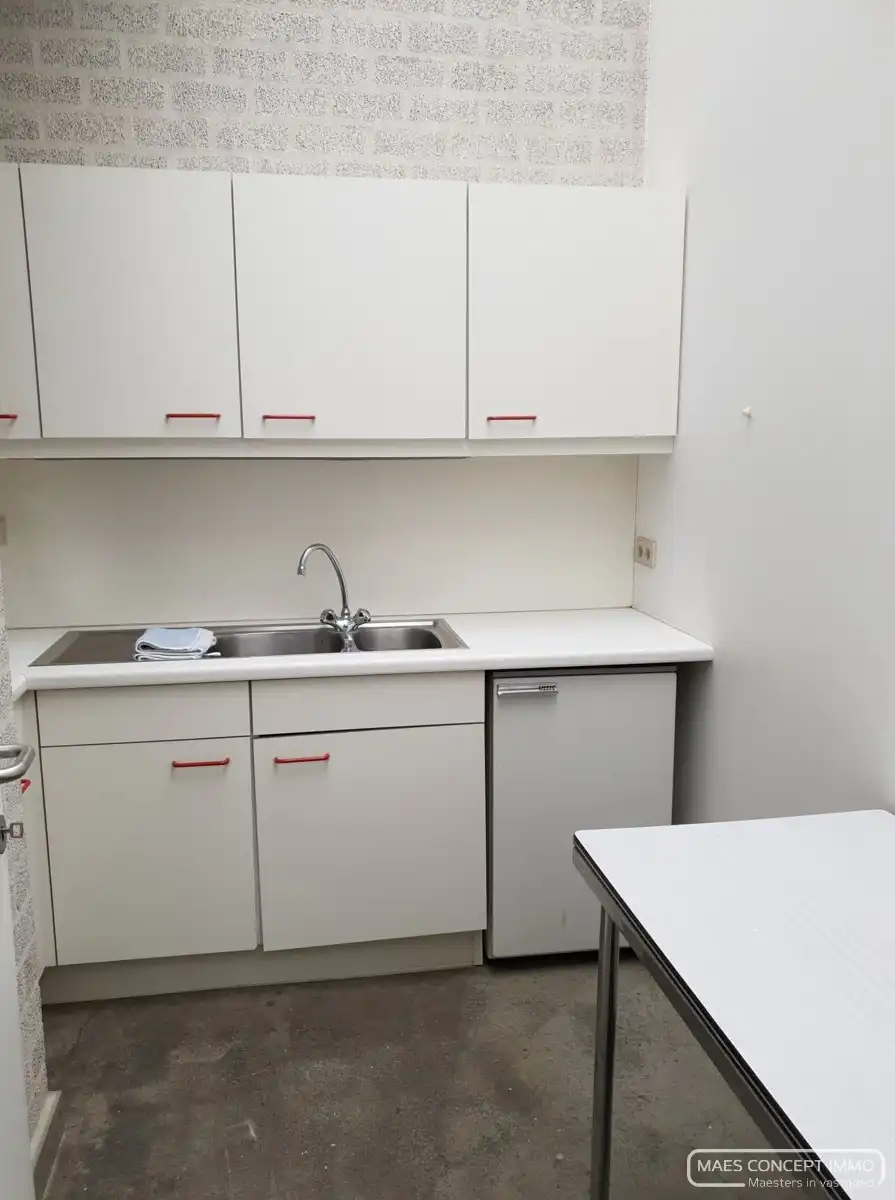 Exclusief kantoor van 515 m² te huur in Zwevegem foto 5