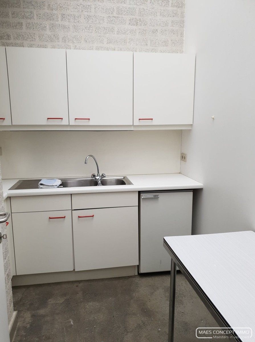 Exclusief kantoor van 273 m² te huur in Zwevegem foto 5