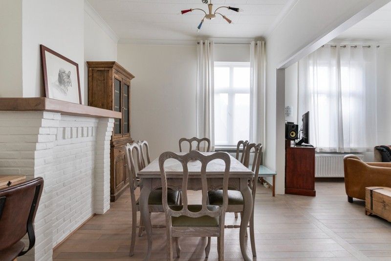 🏡 Uniek en authentiek pand vol karakter en mogelijkheden. Ruime woning, multifunctionele bijgebouwen en een charmante, omsloten tuin. foto 5