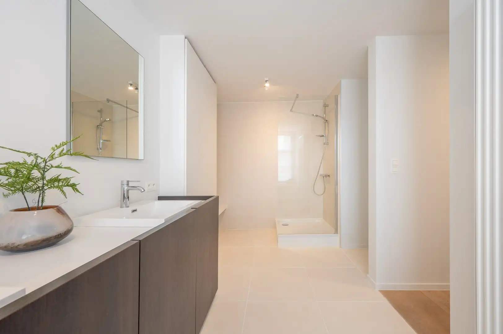Stijlvol gerenoveerde hoekwoning met aparte duplex studio op topligging foto 8