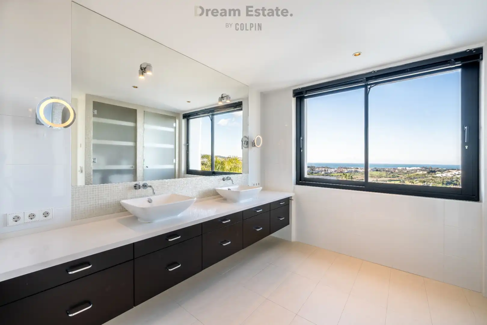 Prachtige villa met panoramisch uitzicht op zee te Los Flamingos Golf Resort, Benahavis. foto 7