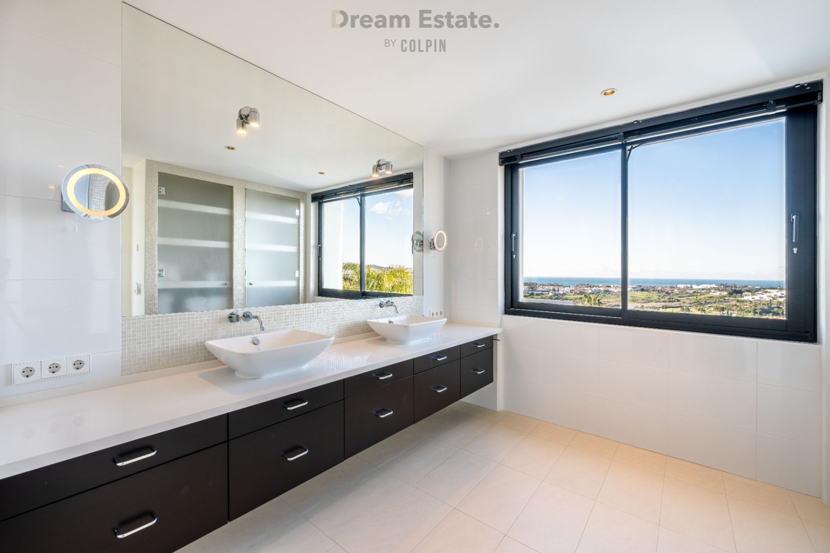 Prachtige villa met panoramisch uitzicht op zee te Los Flamingos Golf Resort, Benahavis. foto 7