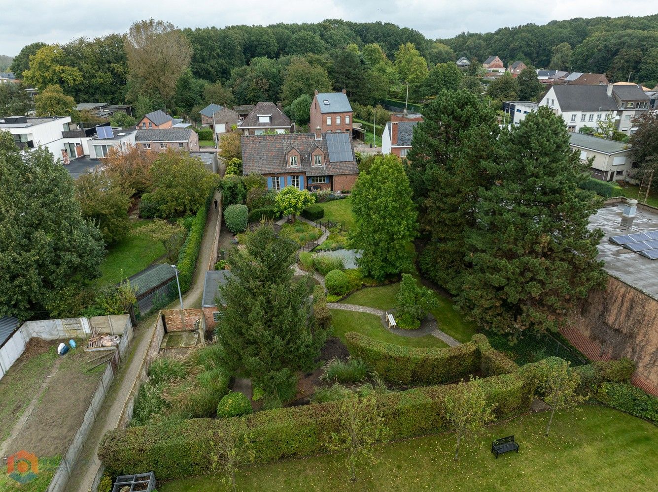 Villa met prachtige tuin en 3 slpkrs foto 8