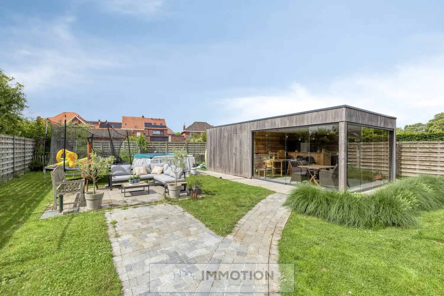 Halfopen gezinswoning met 3 slaapkamers, tuinkamer en poolhouse - Kijkdag met biedmoment op 27/06 foto 27