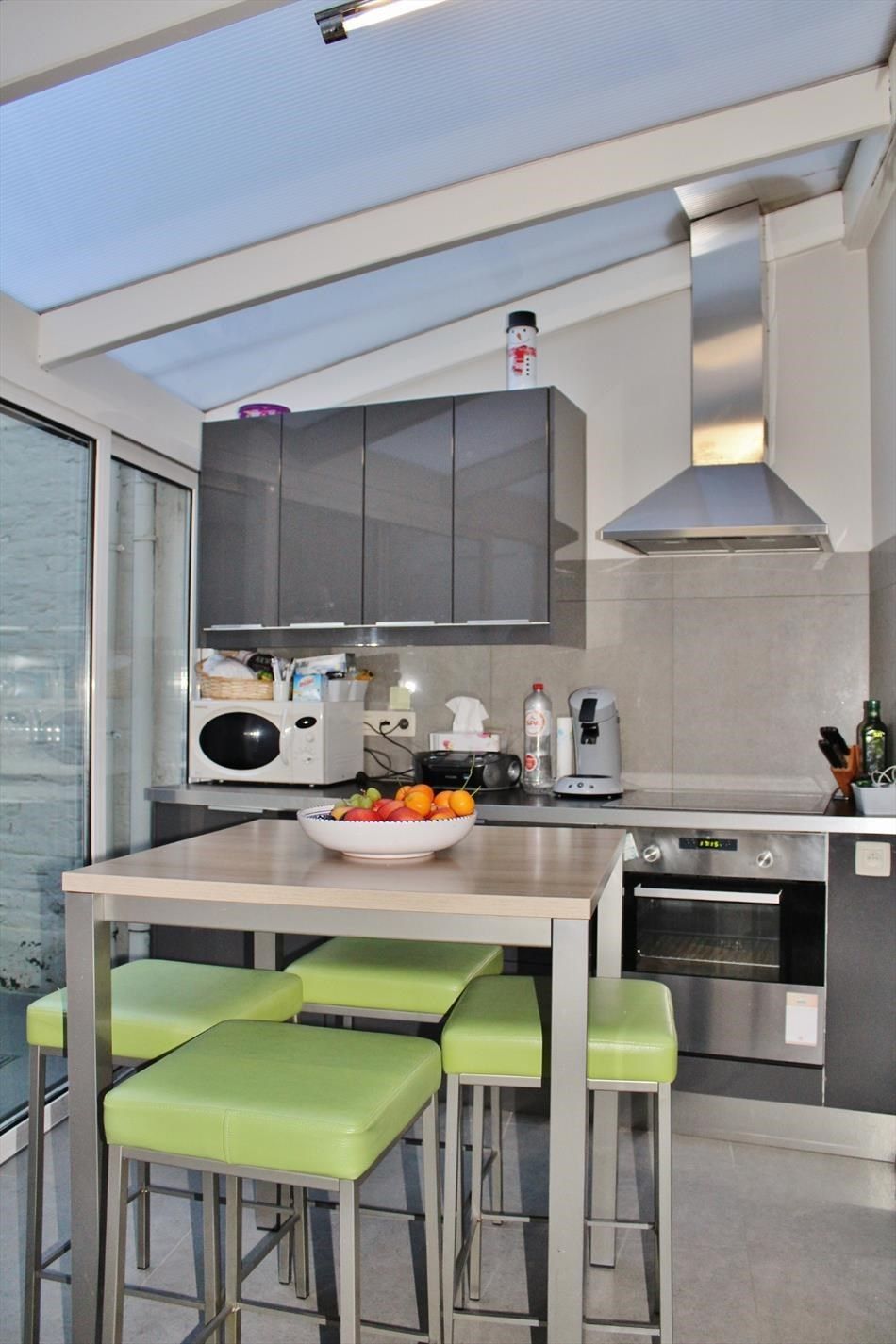 Rijwoning met koer op wandelafstand van de markt foto 5
