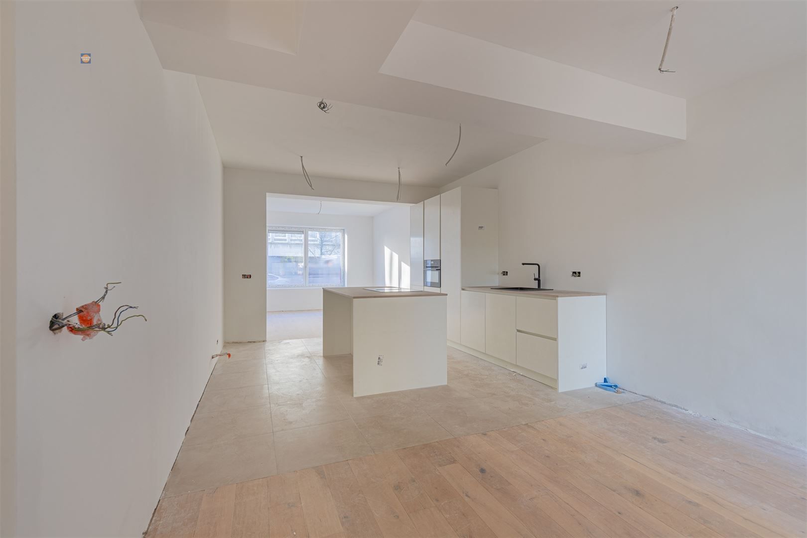 Modern gelijkvloersappartement met terras en tuin foto 5