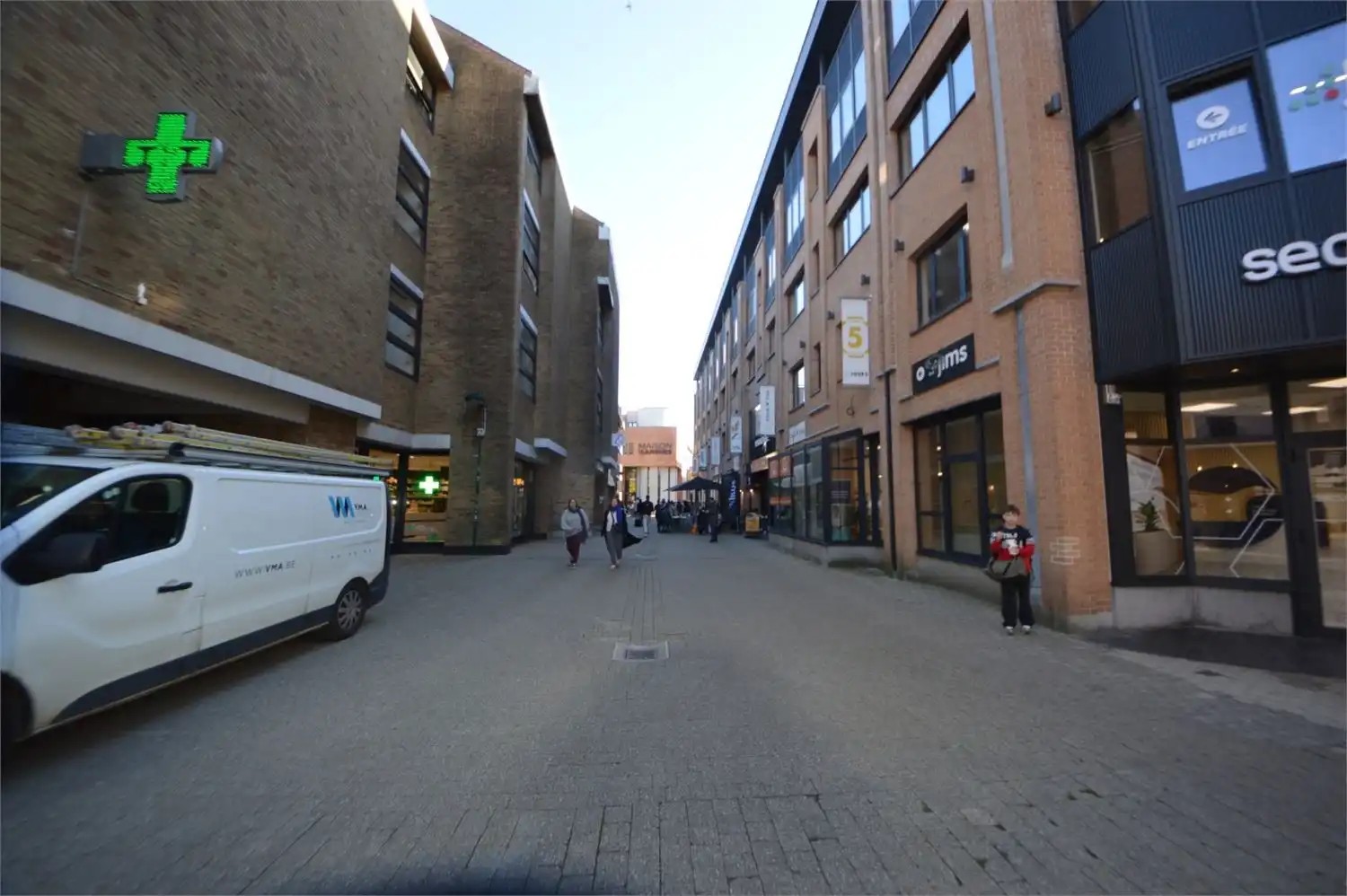 Bureaux prêts à emménager dans un immeuble moderne au 4e étage foto 14