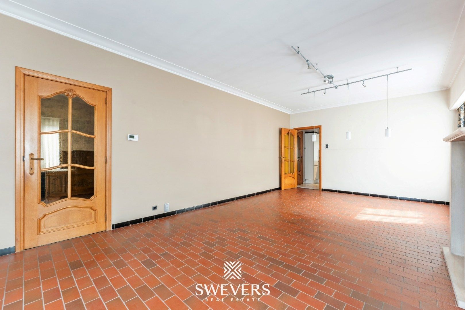 Ruime gezinswoning met 5 SLPK en veel potentieel in groene omgeving foto 5