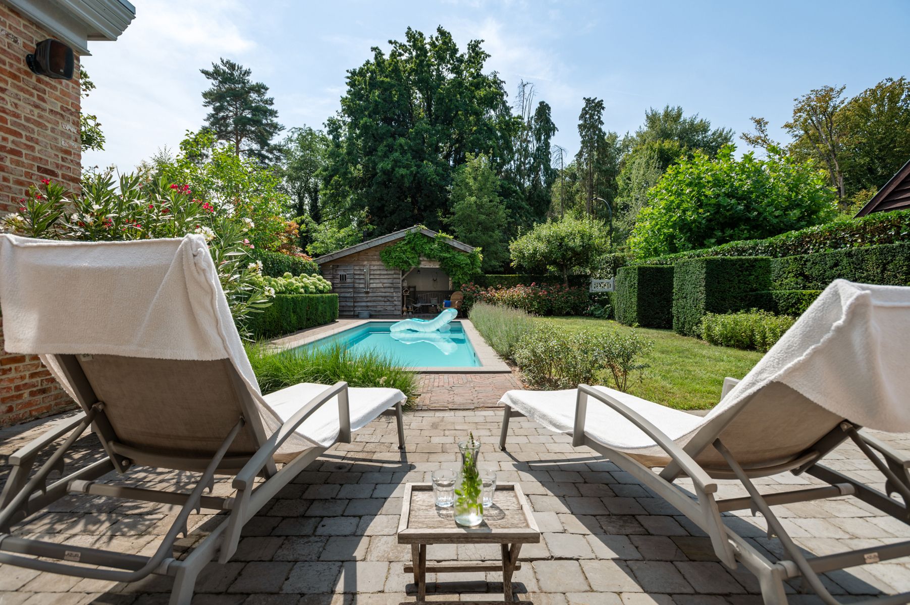 UNIEKE INSTAPKLARE WONING MET ZWEMBAD foto 3