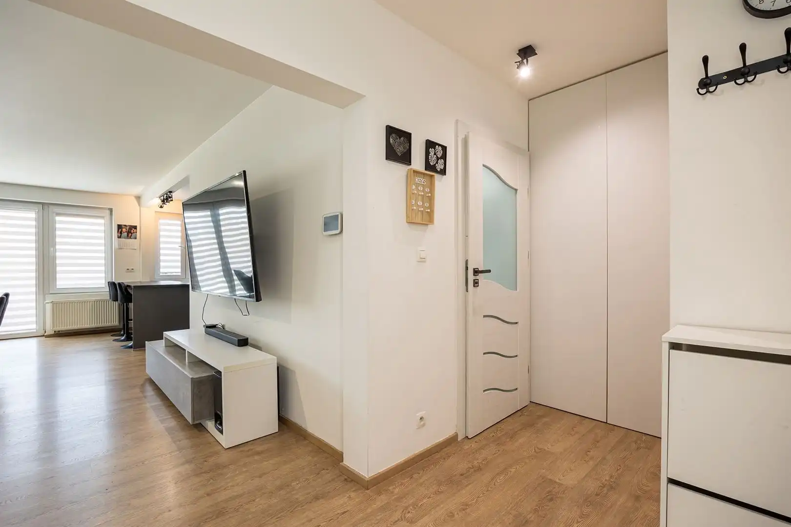 Tussen twee parken: licht appartement met tuin en garage foto 12