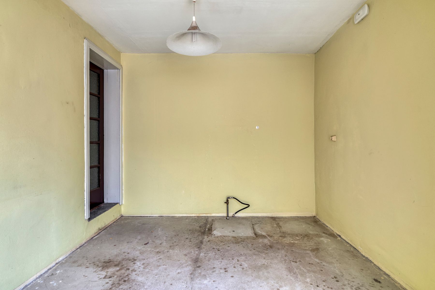 Te renoveren woning met ruime tuin. foto 7