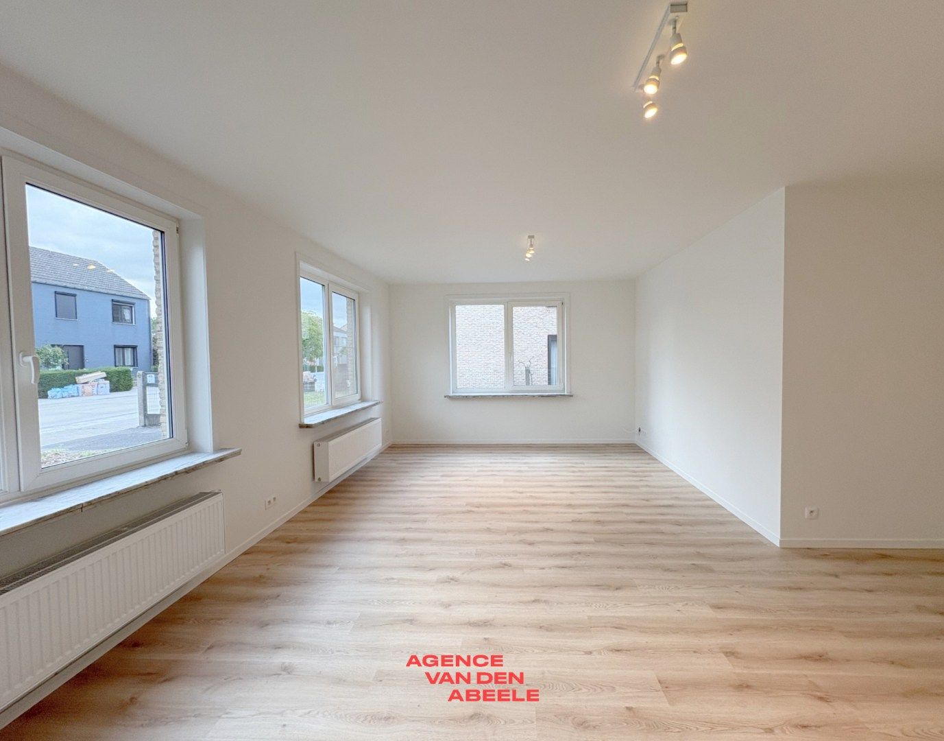 Volledig vernieuwd gelijksvloersappartement foto {{pictureIndex}}