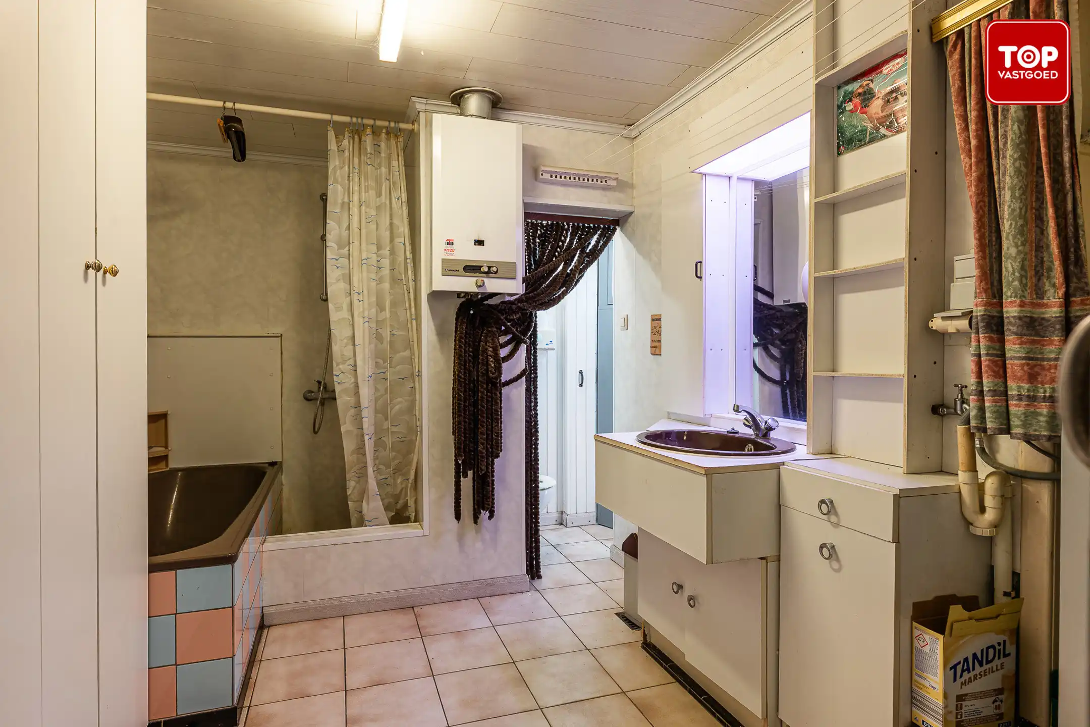 Te renoveren woning met prachtige, zonnige tuin foto 9