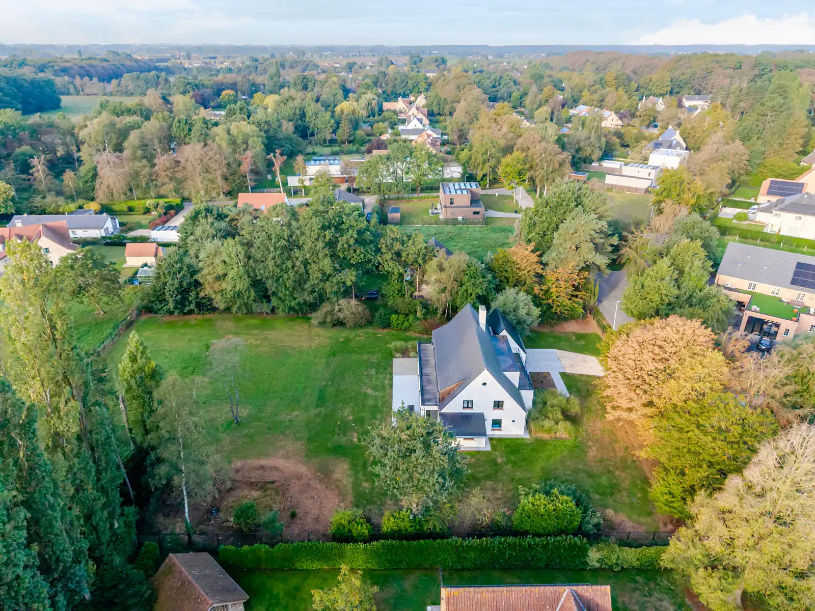 Gerenoveerde villa in een groene omgeving nabij alle invalswegen foto 32