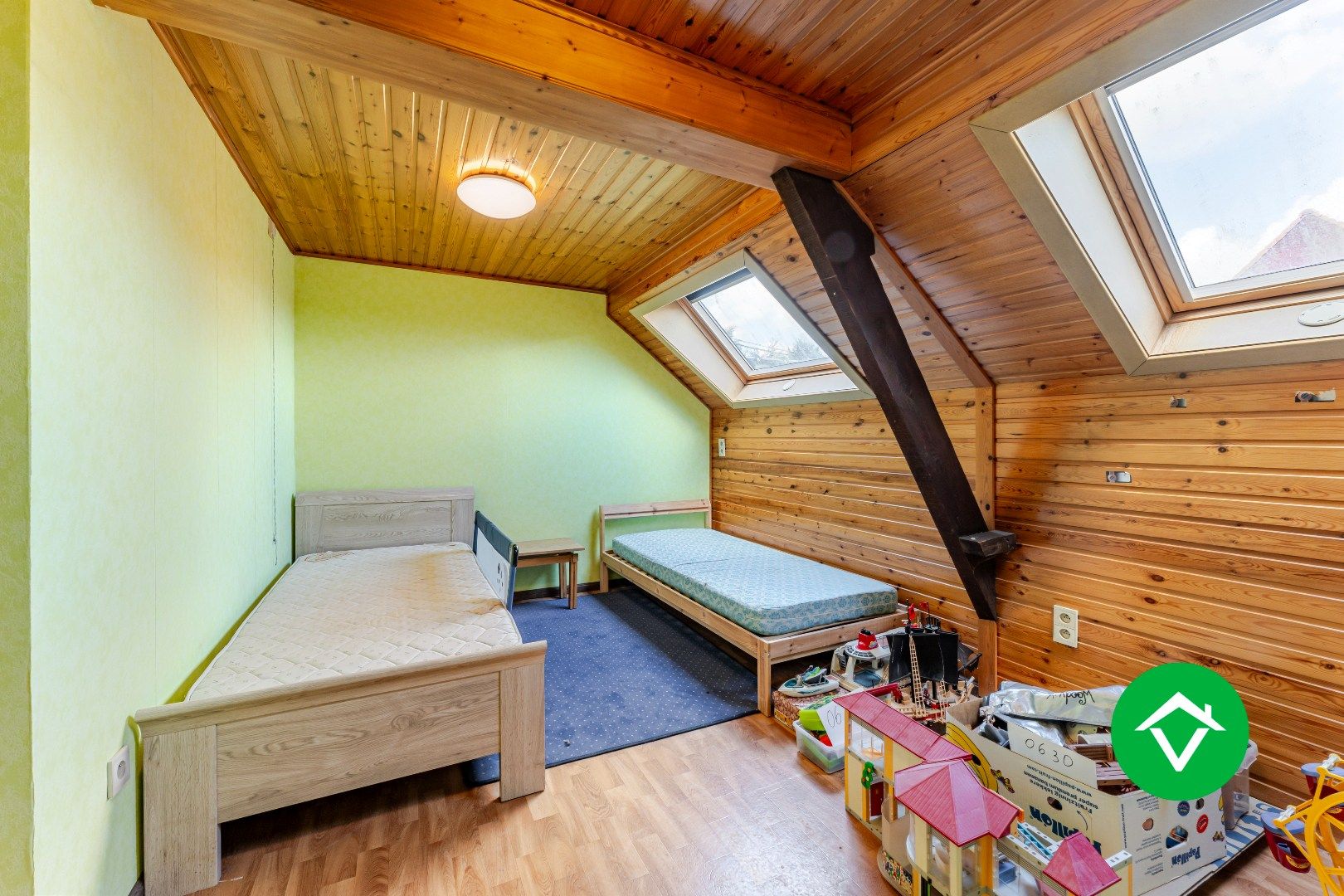 Ruime halfopen bebouwing met 4 slaapkamers en ruime tuin! foto 24